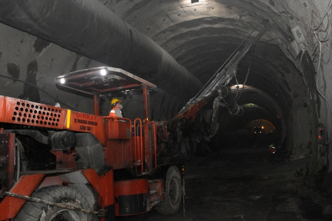 Yeni Zigana Tüneli’nin yarısı tamamlandı